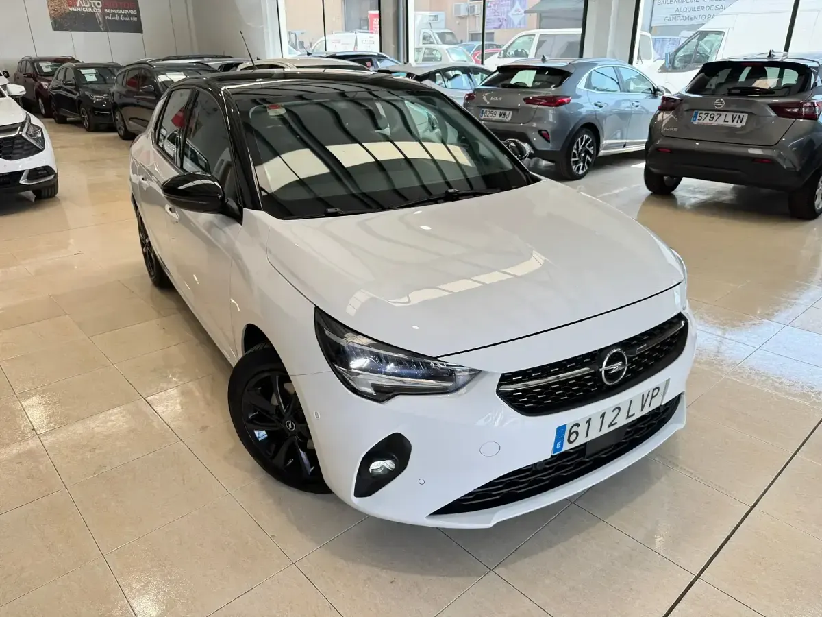 Usado Opel Corsa Elegance 101 CV (74 kW) 2022 Blanco Utilitario