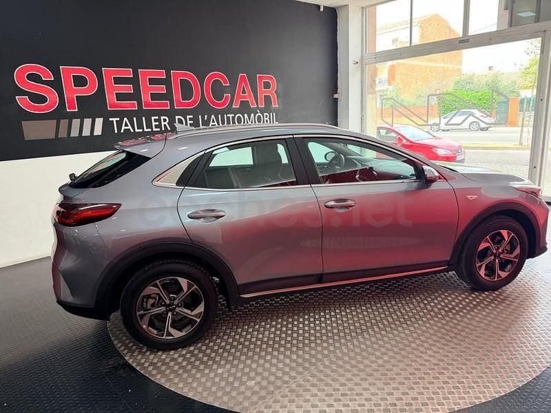 Käytetty Kia XCeed 100 HP (73 kW) 2025 Harmaa Katumaasturi