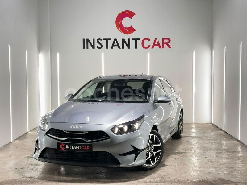 Gris / plata Usado 2022 Kia Ceed Berlina | 15.490 € (Precio justo) - Imagen 1/4