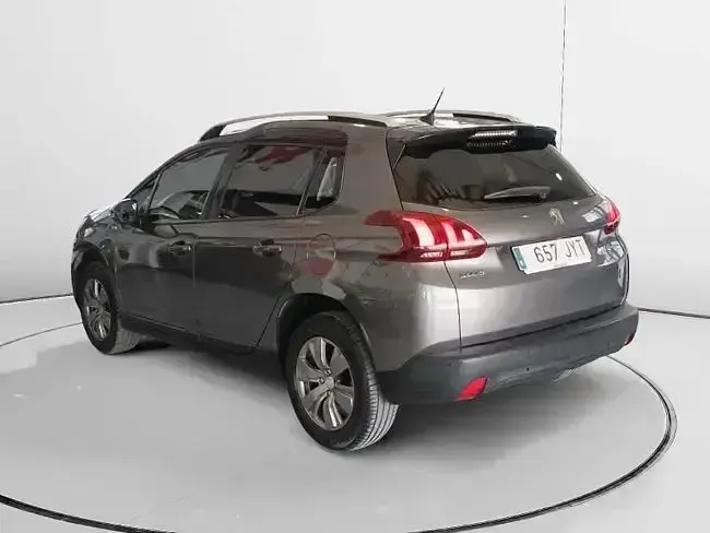 Usado Peugeot 2008 Style 100 CV (73 kW) 2017 Gris / plata SUV