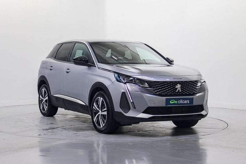 Usado Peugeot 3008 Allure 150 CV (110 kW) 2024 Plateado SUV