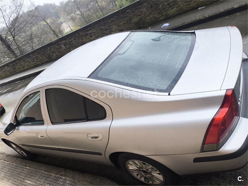 Gris / plata Usado 2004 Volvo S60 Berlina | 4000 € (Un poco caro) - Imagen 1/4