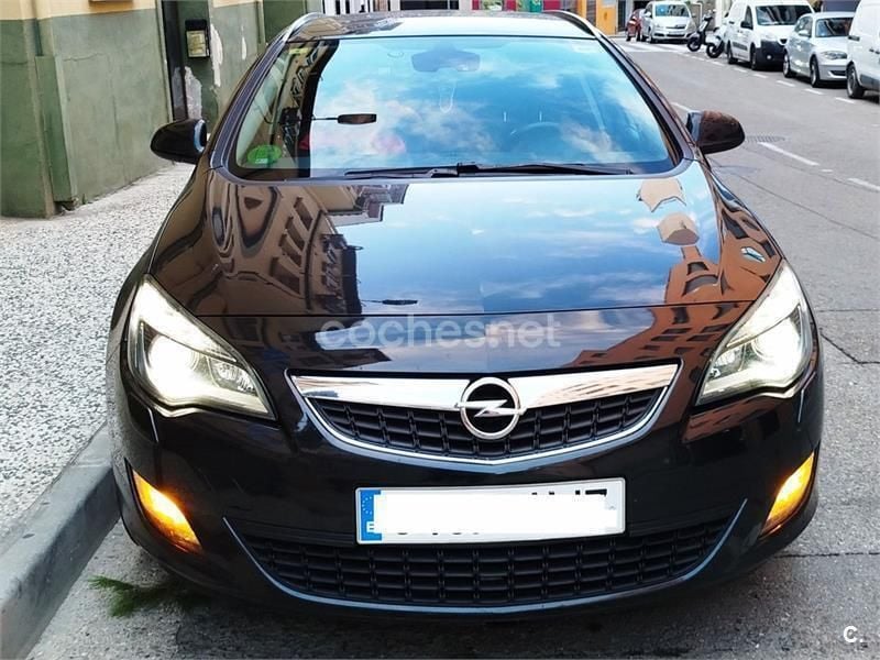 Negro Usado 2012 Opel Astra Excellence Familiar | 6500 € (Precio justo) - Imagen 1/4