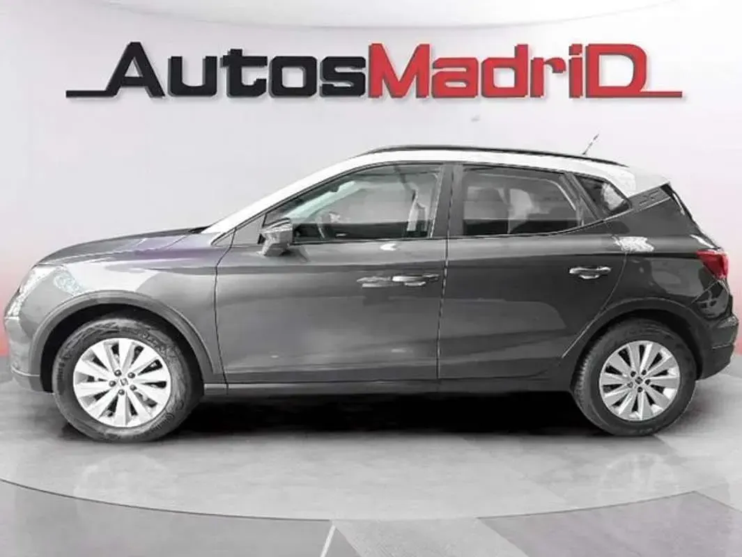 Usado Seat Arona Style 110 CV (80 kW) 2023 Gris SUV