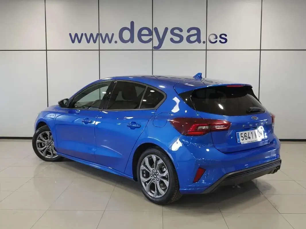 Käytetty Ford Focus ST-Line 125 HP (91 kW) 2023 Sininen Viistoperä