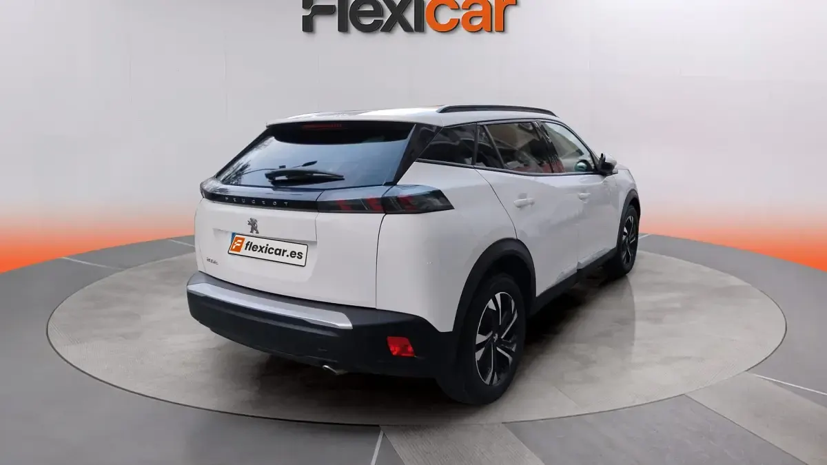 Usado Peugeot 2008 Allure 110 CV (80 kW) 2021 Blanco SUV