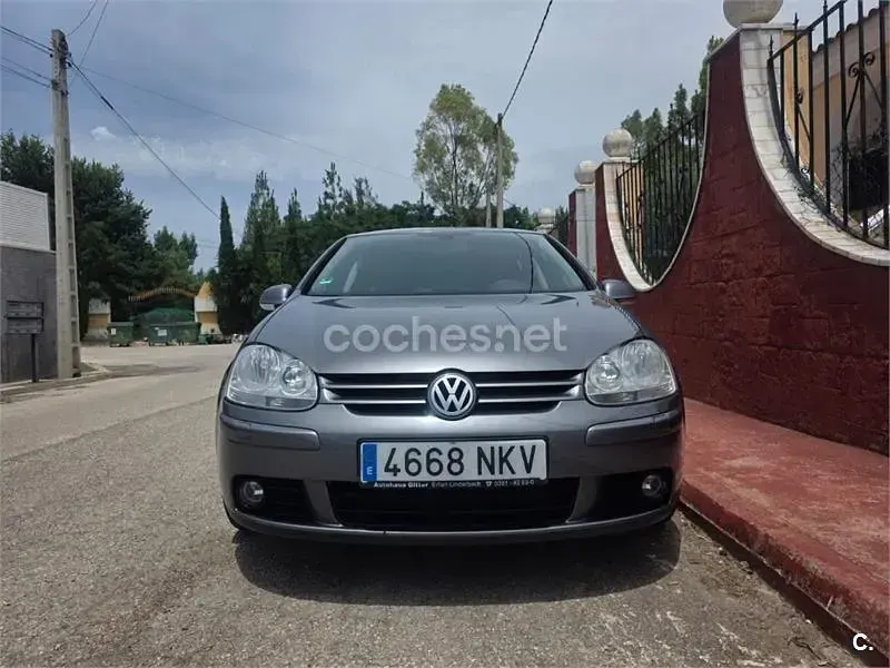 Usado VW Golf VI GT 140 CV (102 kW) 2009 Gris / plata Utilitario