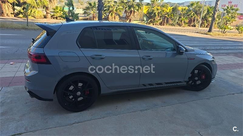Usado VW Golf VIII GTI Clubsport 301 CV (221 kW) 2022 Gris / plata Berlina