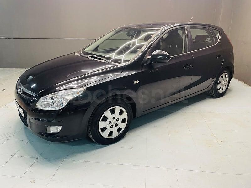 Usado Hyundai i30 Classic 109 CV (80 kW) 2008 Negro Berlina