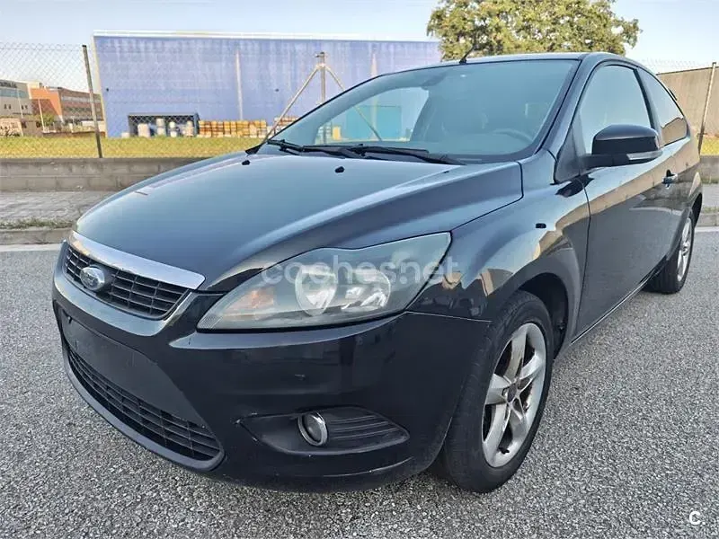 Usado Ford Focus Trend 100 CV (73 kW) 2009 Negro Berlina