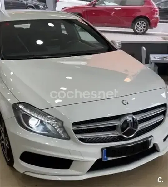 Usado Mercedes A180 AMG line 109 CV (80 kW) 2015 Blanco Utilitario