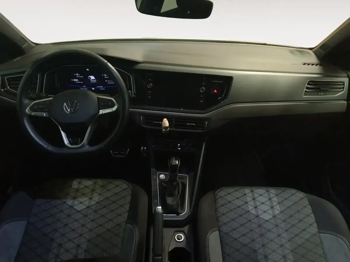 Usado VW Polo R-line 110 CV (80 kW) 2022 Blanco Utilitario