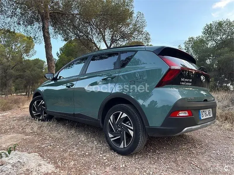 Usado Hyundai Bayon 100 CV (73 kW) 2022 Verde SUV