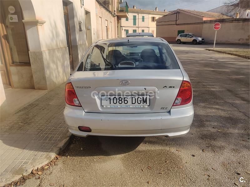 Usado Hyundai Accent GLS 105 CV (77 kW) 2005 Gris / plata Berlina