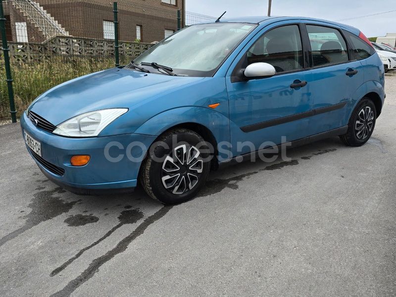 Azul Usado 2000 Ford Focus Ambiente Berlina | 2499 € (Un poco caro) - Imagen 1/4