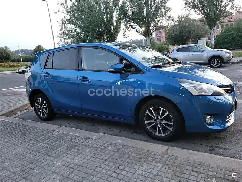 Käytetty Toyota Verso Comfort 124 HP (91 kW) 2013 Sininen Tila-auto