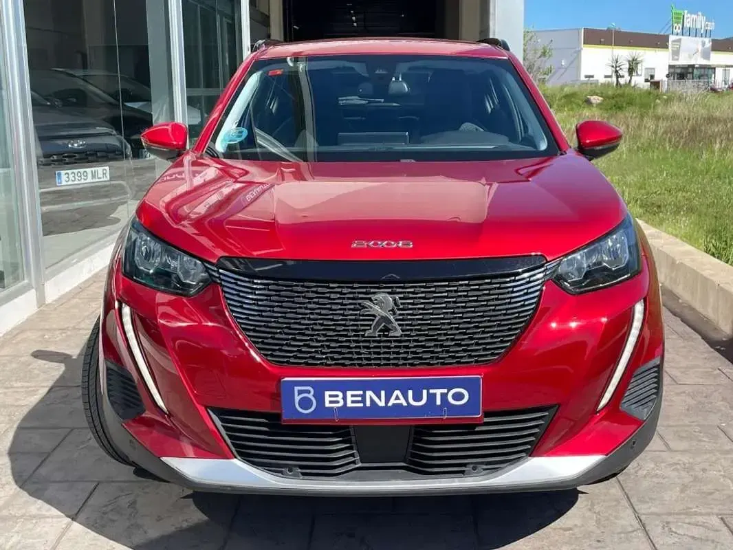 Usado Peugeot 2008 Allure 131 CV (96 kW) 2019 Rojo SUV