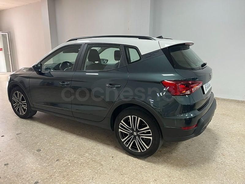 Usado Seat Arona Xperience 110 CV (80 kW) 2022 Gris / plata SUV