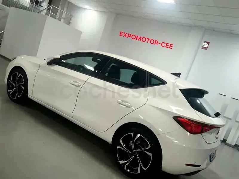 Usado Seat Leon Style 115 CV (84 kW) 2022 Blanco Berlina