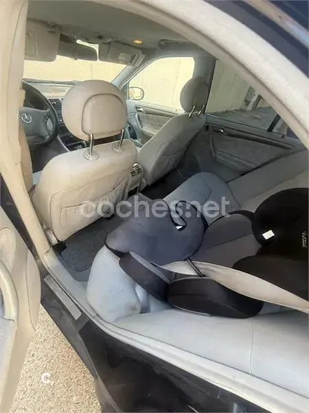 Usado Mercedes C270 Elegance 170 CV (125 kW) 2002 Gris / plata Berlina