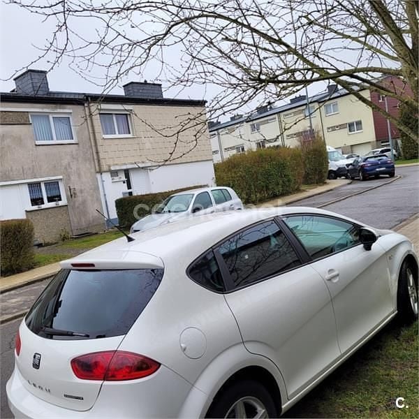 Usado Seat Leon Style 105 CV (77 kW) 2010 Blanco Utilitario