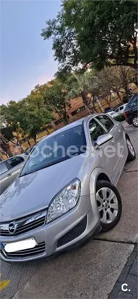 Usado Opel Astra Cosmo 100 CV (73 kW) 2008 Gris / plata Berlina