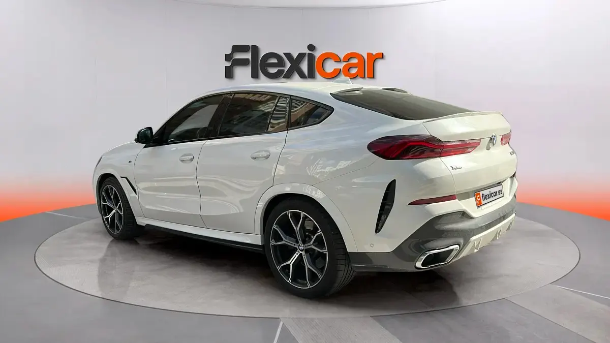 Używany BMW X6 M50 400 KM (294 kW) 2020 Biały SUV