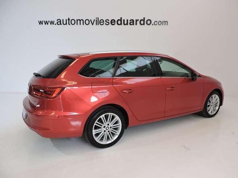 Usado Seat Leon ST 131 CV (96 kW) 2019 Rojo Familiar