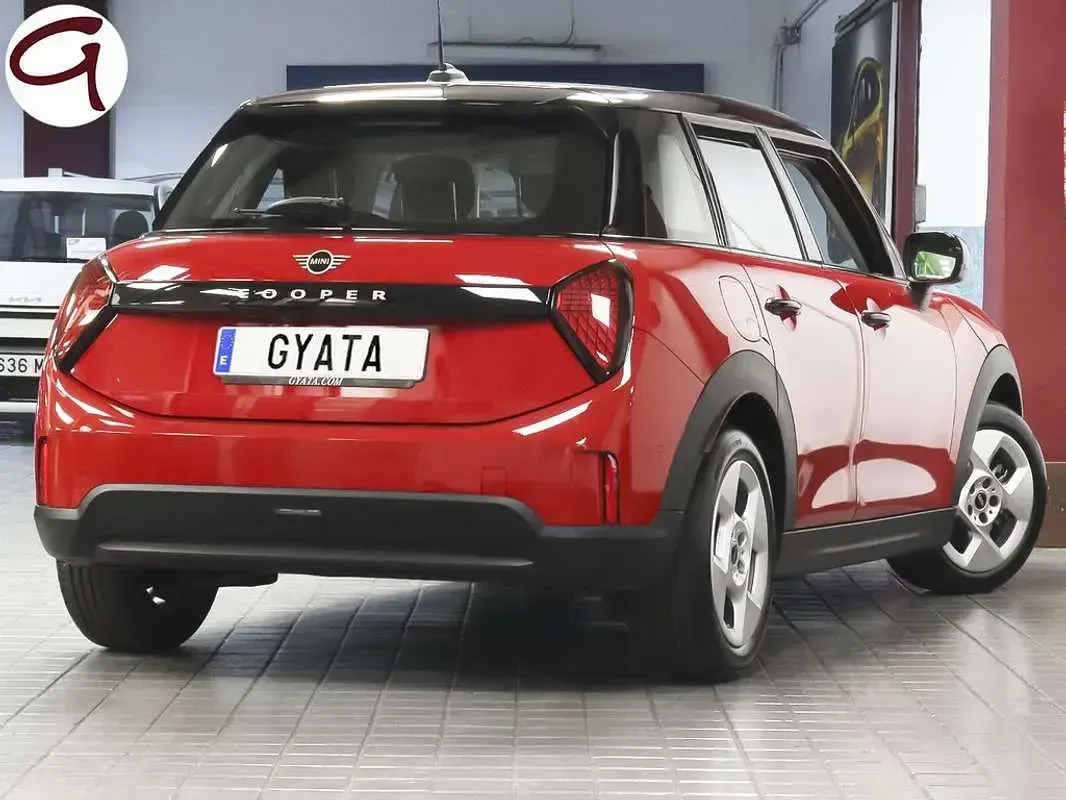 Usado Mini Cooper Essential 114 kW (156 CV) 2025 Rojo Utilitario