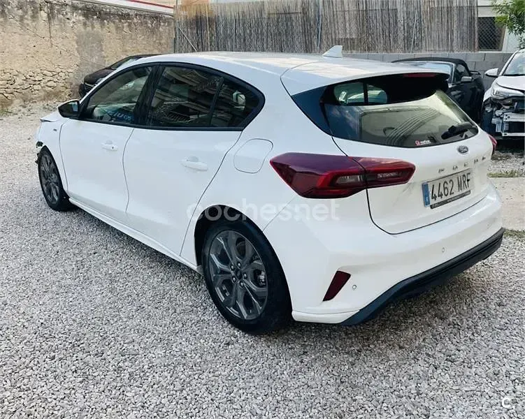 Usado Ford Focus ST-Line 115 CV (84 kW) 2024 Blanco Berlina