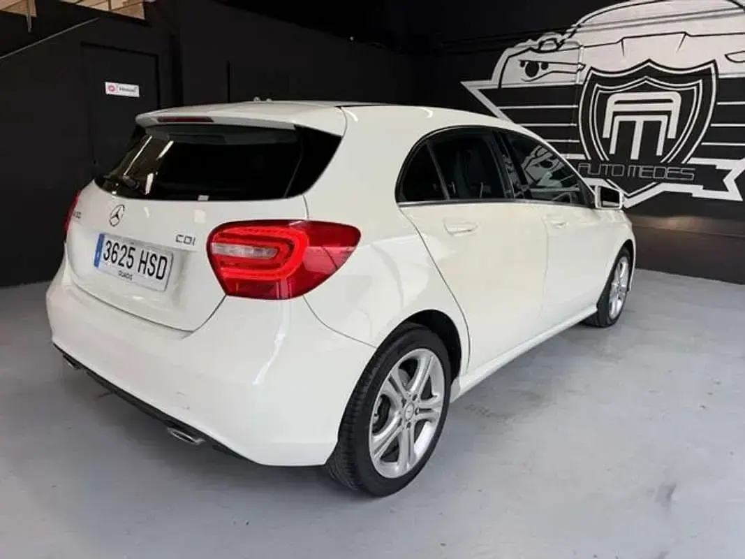 Käytetty Mercedes A180 Urban 109 HP (80 kW) 2013 Valkoinen Coupe - kaksiovinen