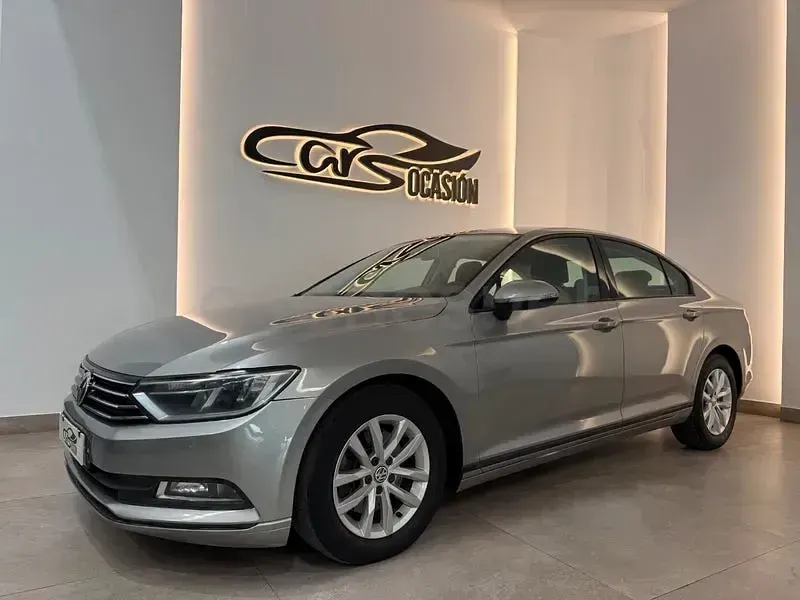 Usado VW Passat Edition 120 CV (88 kW) 2016 Gris / plata Berlina