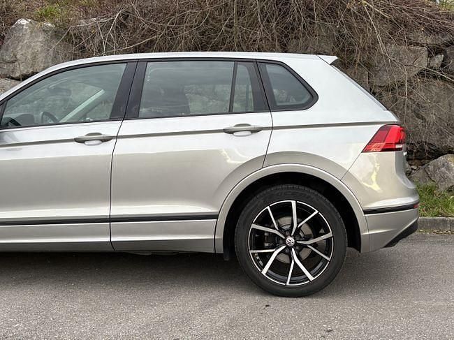 Usado VW Tiguan Edition 150 CV (110 kW) 2020 Gris / plata SUV