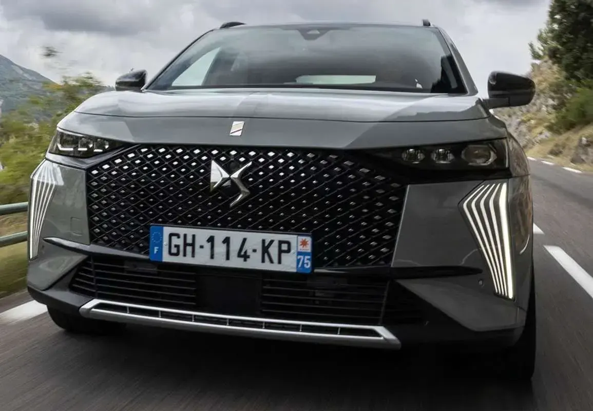 Usado DS Automobiles DS7 Crossback Bastille 130 CV (95 kW) 2023 Gris SUV