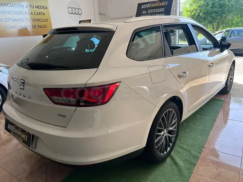Usado Seat Leon Style 110 CV (80 kW) 2015 Blanco Familiar