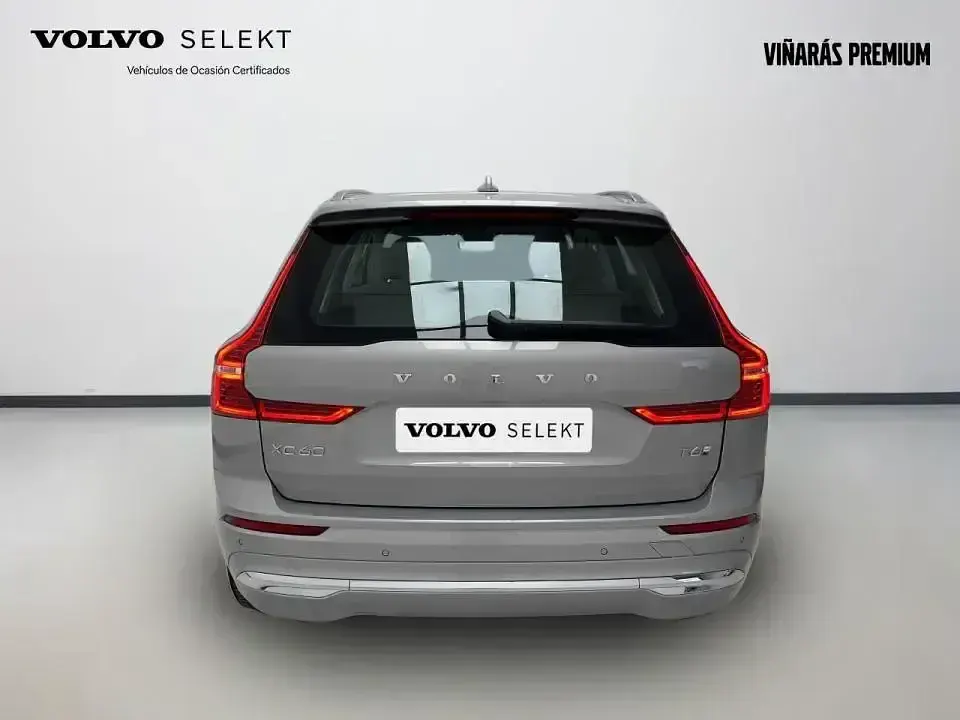 Usado Volvo XC60 Core 350 CV (257 kW) 2025 Gris / plata SUV