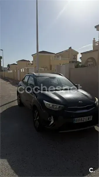 Usado Kia Stonic 100 CV (73 kW) 2021 Negro SUV