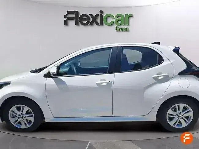 Usado Toyota Yaris Style 116 CV (85 kW) 2025 Blanco Utilitario
