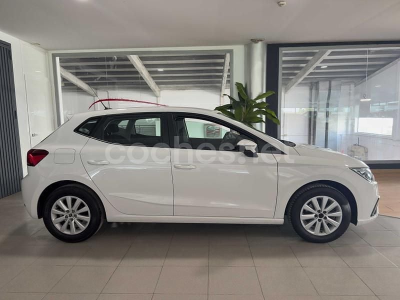 Usado Seat Ibiza Style 110 HP (80 kW) 2023 Branco Sedan