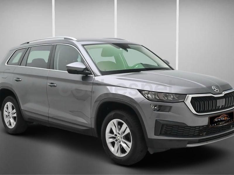 Usado Skoda Kodiaq Style 150 CV (110 kW) 2022 Gris / plata SUV