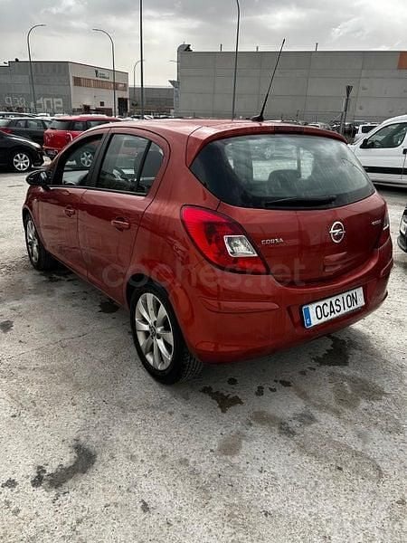 Usado Opel Corsa Expression 75 CV (55 kW) 2012 Rojo Utilitario