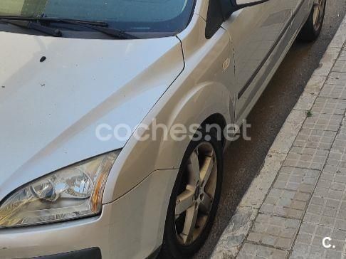 Gris / plata Usado 2007 Ford Focus Trend Berlina | 1790 € (Super precio) - Imagen 1/4