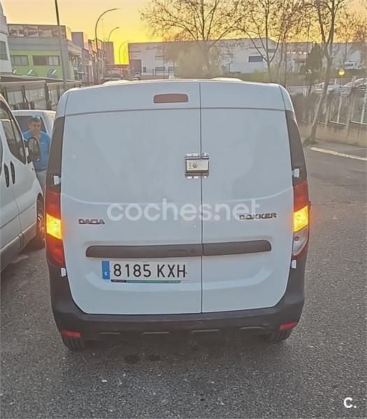 Usado Dacia Dokker Essentiel 102 CV (75 kW) 2019 Blanco Monovolumen
