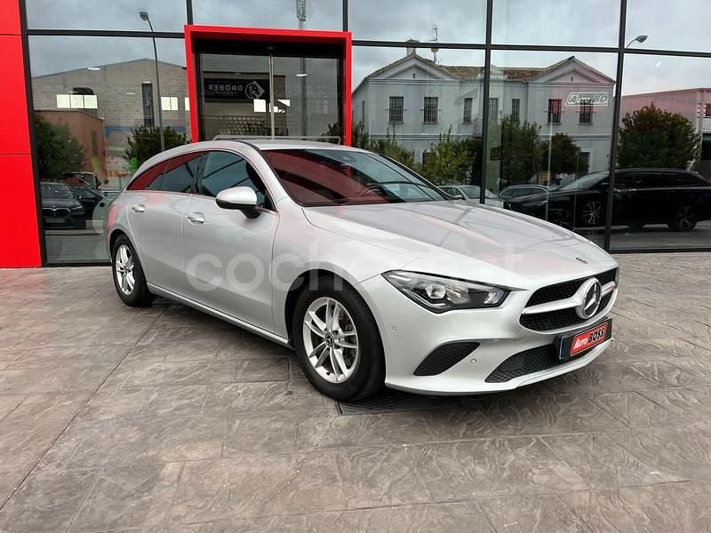 Usado Mercedes CLA200 Shooting Brake 150 CV (110 kW) 2020 Gris / plata Familiar