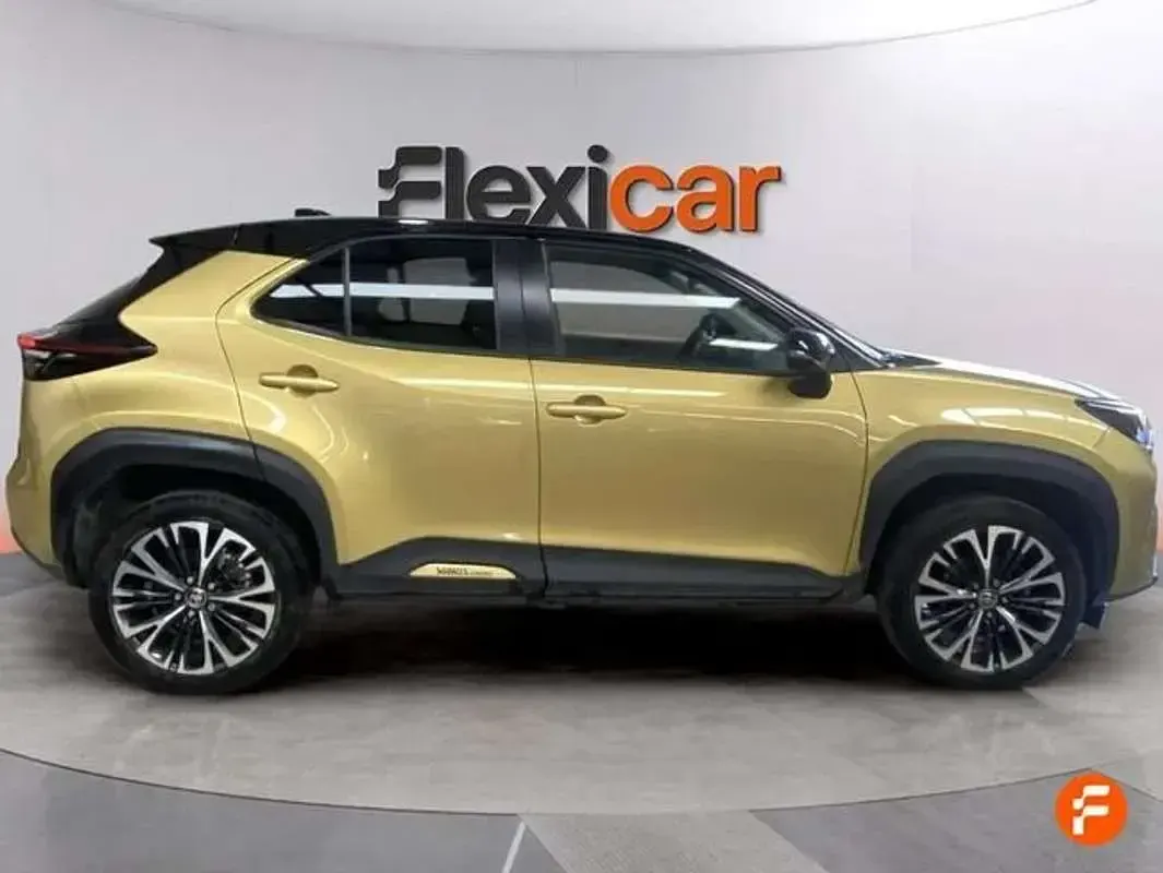 Usado Toyota Yaris Cross Active 116 CV (85 kW) 2022 Amarillo SUV