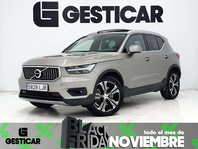 Gris Usado 2020 Volvo XC40 Inscription SUV | 28.990 € (Un poco caro) - Imagen 1/4