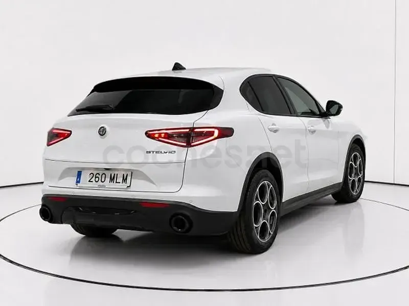 Usado Alfa Romeo Stelvio Sprint 160 CV (117 kW) 2023 Blanco SUV