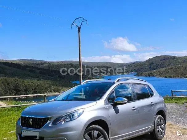 Usado Peugeot 2008 Style 82 CV (60 kW) 2018 Gris / plata SUV
