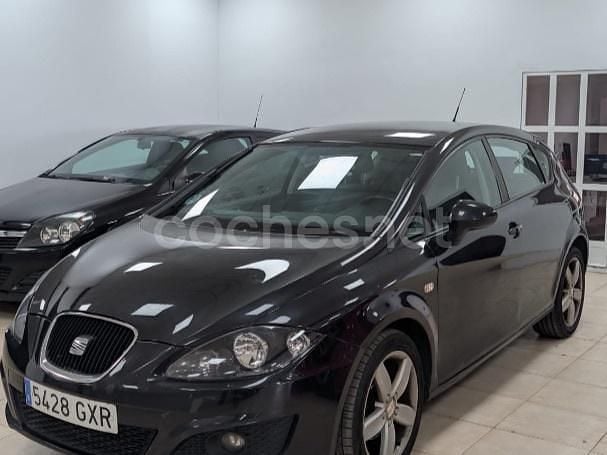 Negro Usado 2010 Seat Leon Reference Berlina | 4290 € (Precio justo) - Imagen 1/4