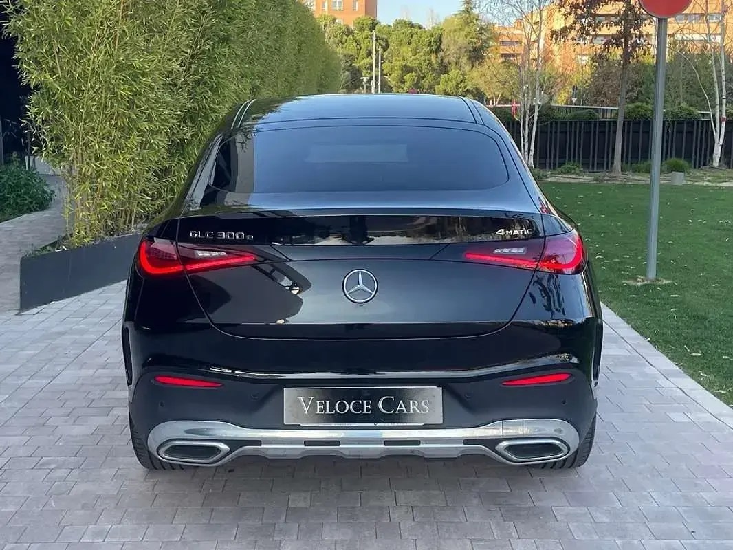 Usado Mercedes GLC300e 332 CV (244 kW) 2025 Negro Coupe